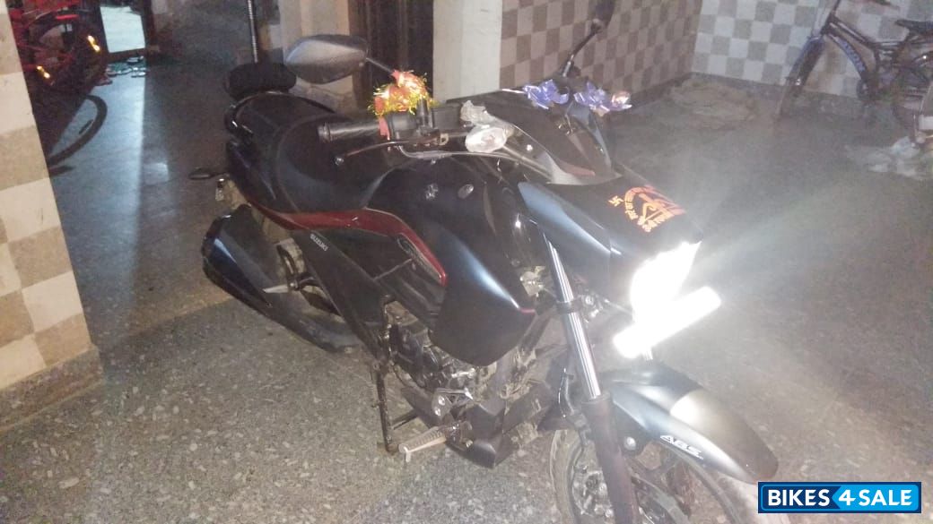 Black Suzuki Intruder 150 FI