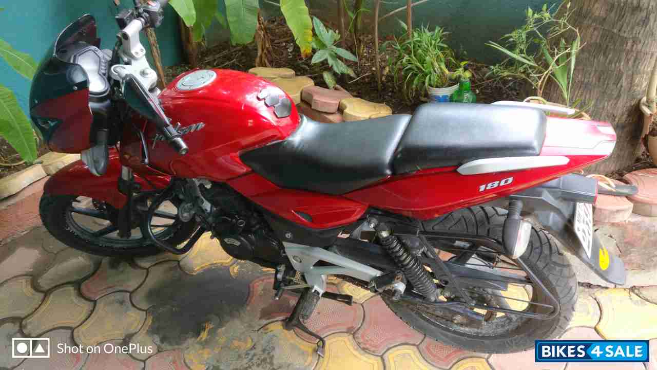 Red Bajaj Pulsar 180 DTSi