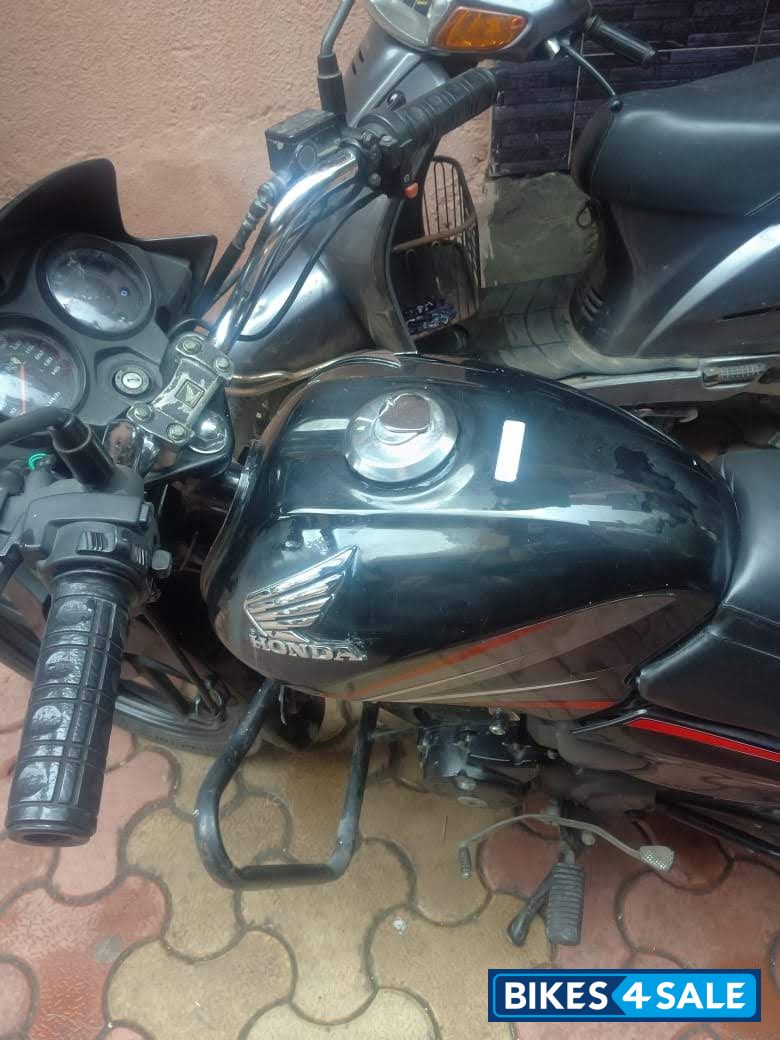 Black Honda CB Shine