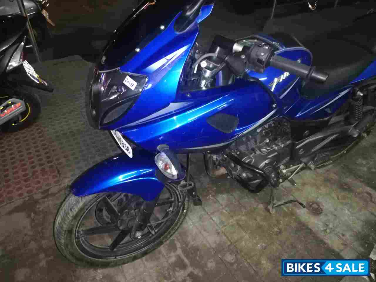 Bajaj Pulsar 220 DTSFi Bajaj Pulsar 220 DTSFi