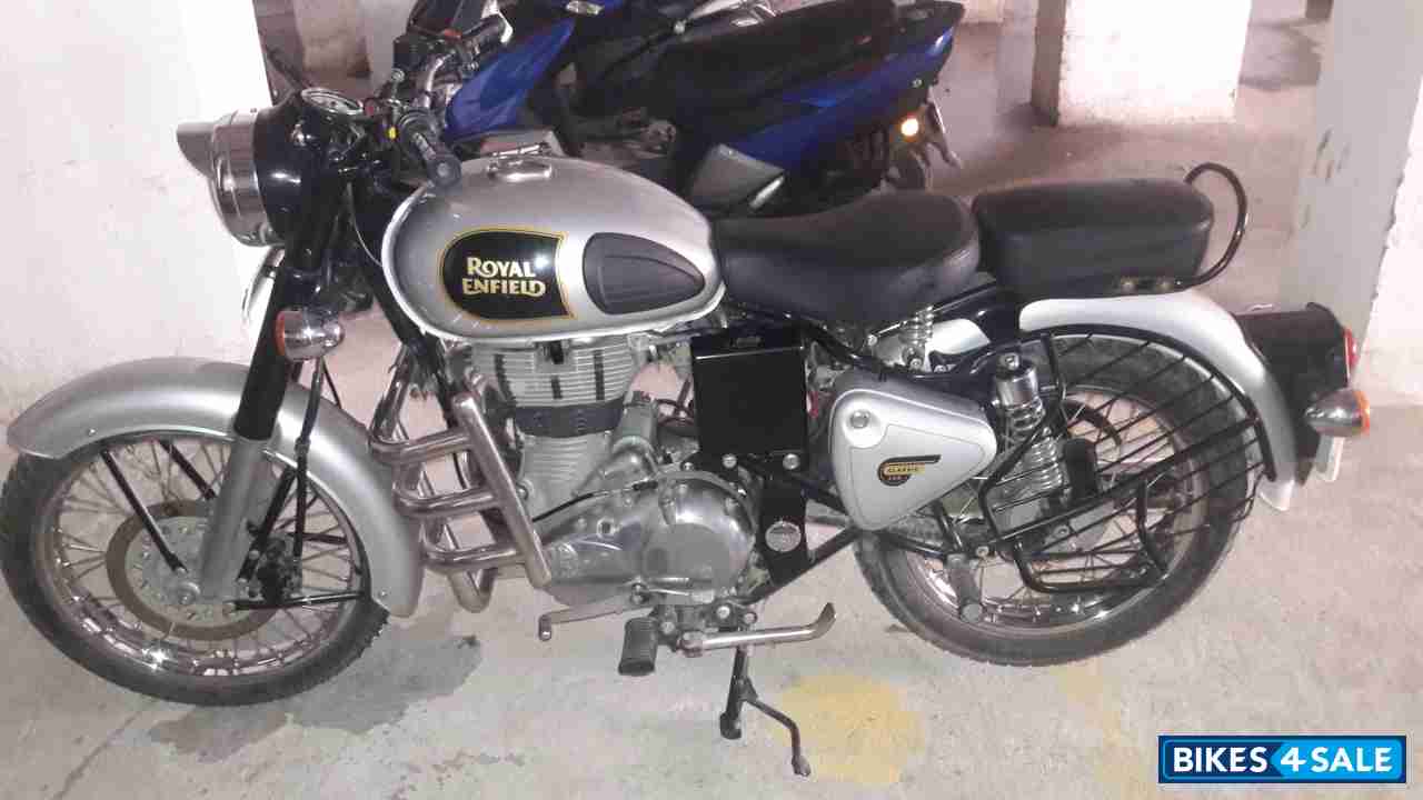 Silver Royal Enfield Classic 350 Silver Royal Enfield Classic 350