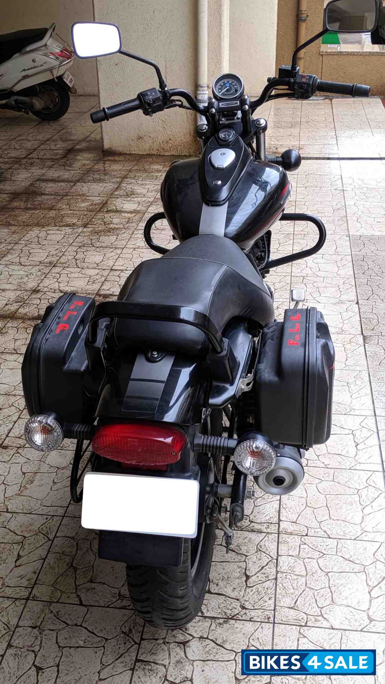 Bajaj Avenger Street 220
