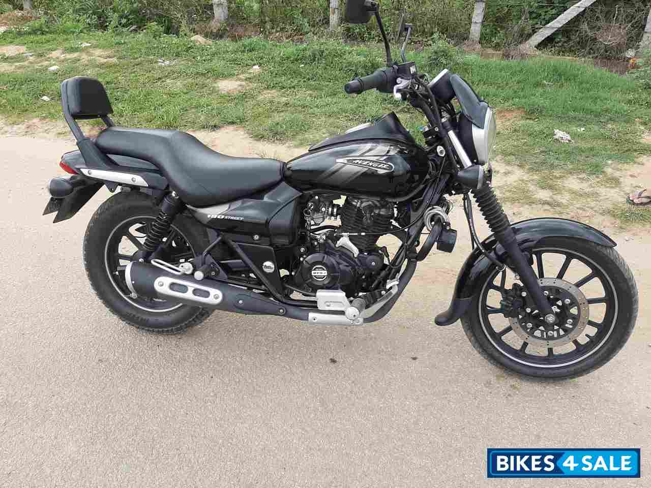 Black Ebony Bajaj Avenger Street 180