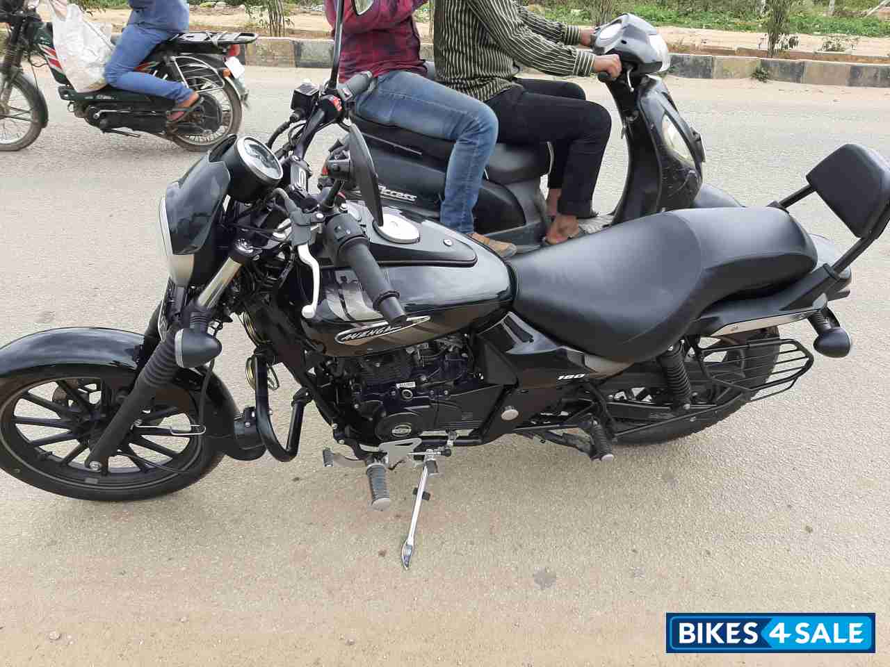 Black Ebony Bajaj Avenger Street 180