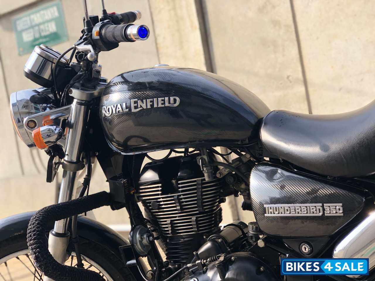 Black Royal Enfield Thunderbird 350 Black Royal Enfield Thunderbird 350