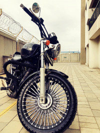 Black Royal Enfield Thunderbird 350
