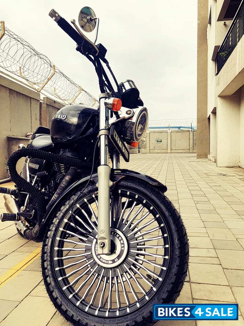 Black Royal Enfield Thunderbird 350 Black Royal Enfield Thunderbird 350