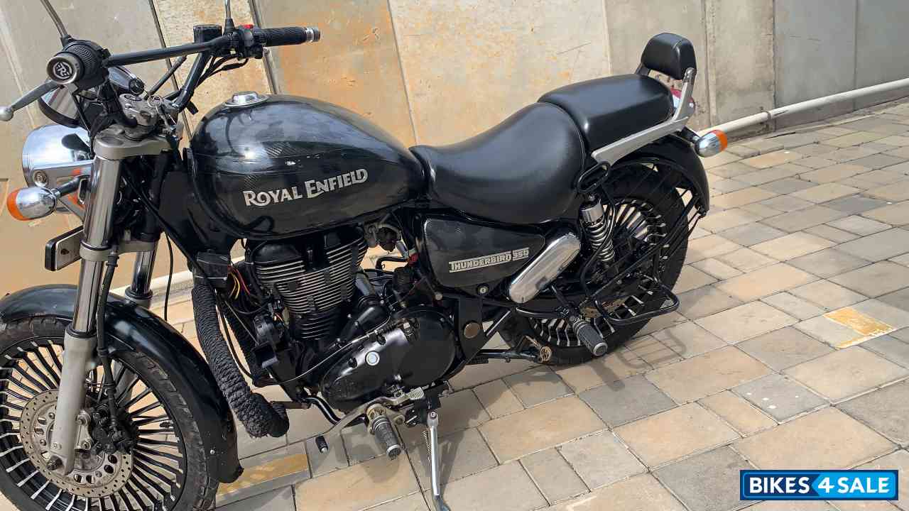 Black Royal Enfield Thunderbird 350 Black Royal Enfield Thunderbird 350