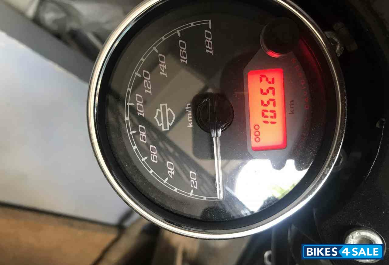 Black Harley Davidson Street 750