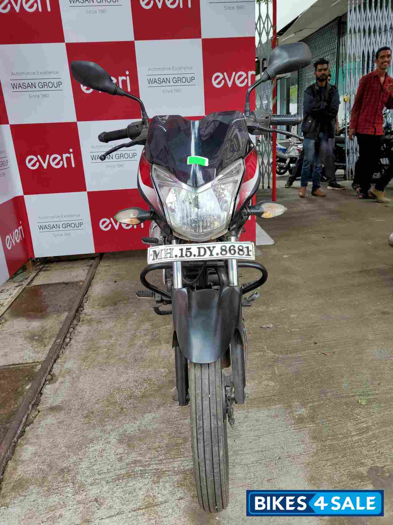 Black Bajaj Discover 100T