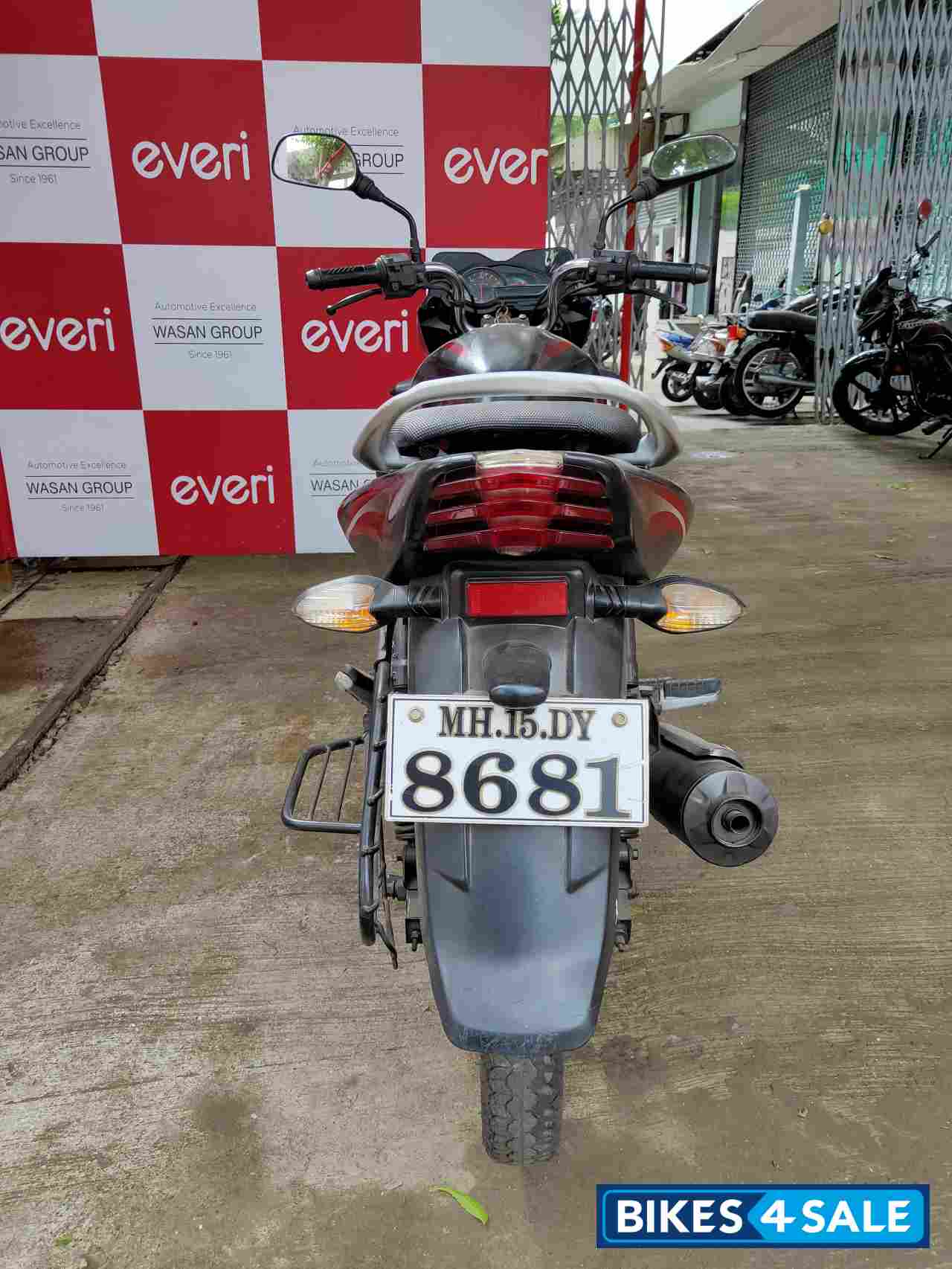 Black Bajaj Discover 100T