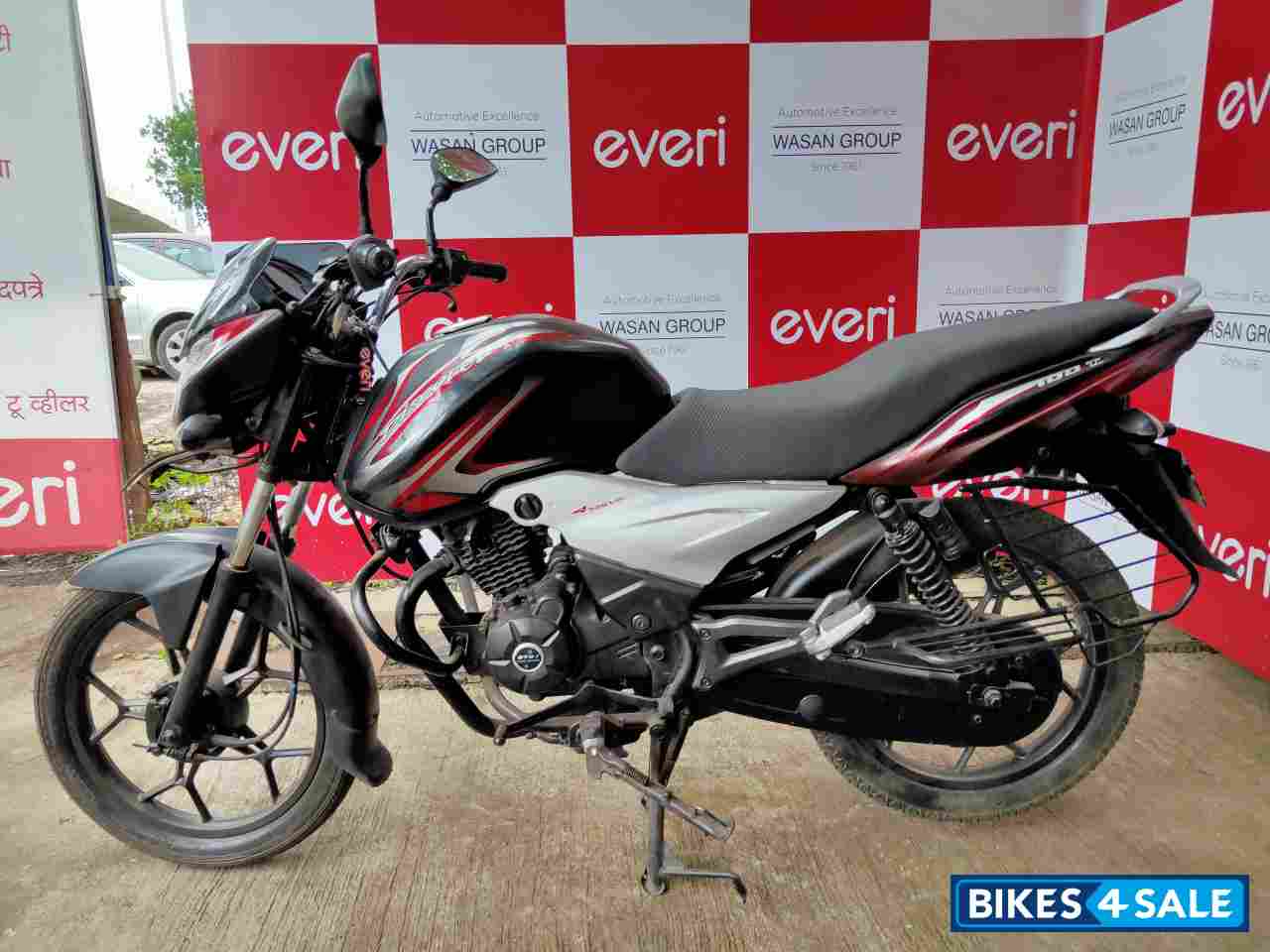 Black Bajaj Discover 100T