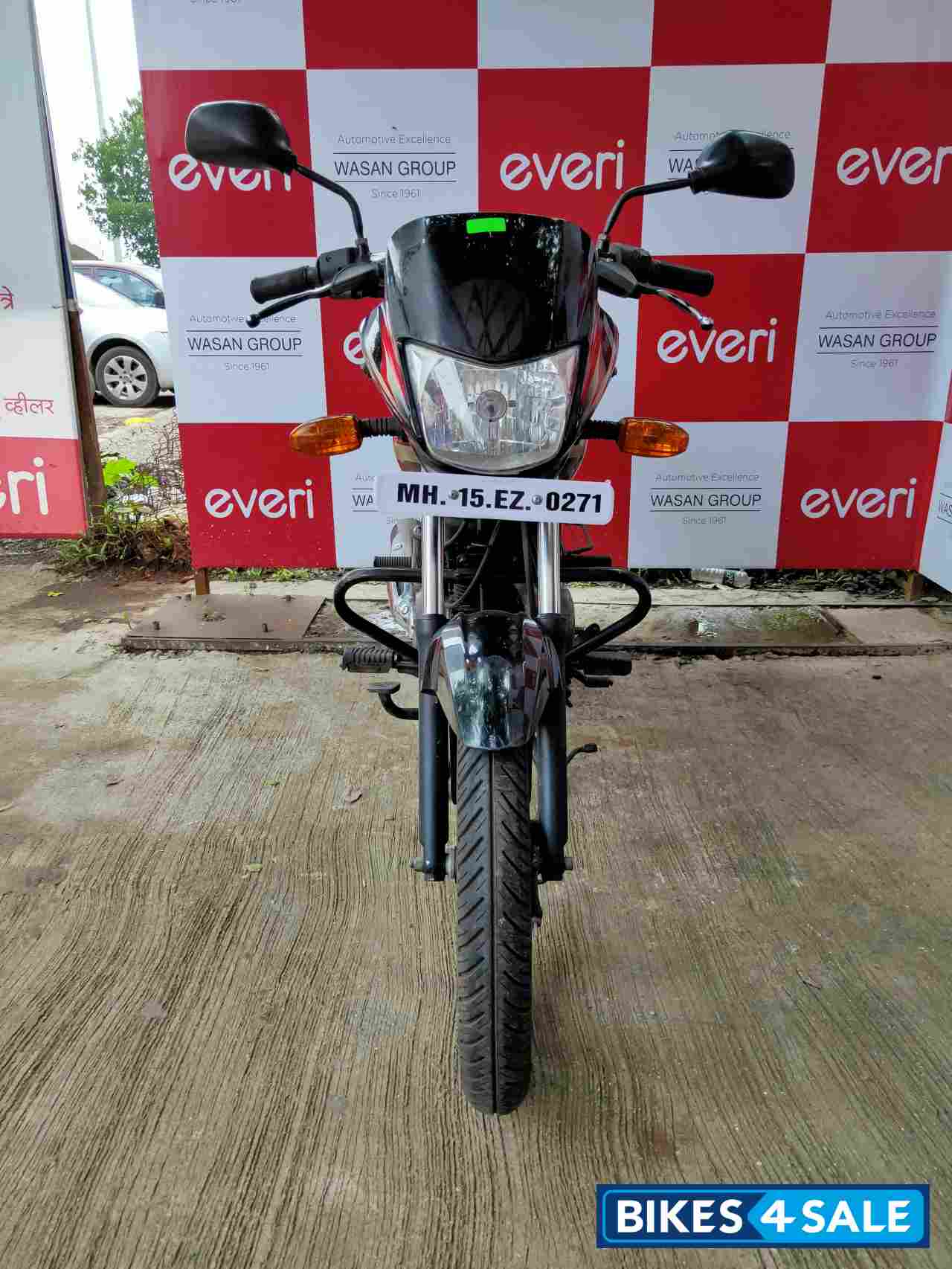 Black Bajaj Platina 100