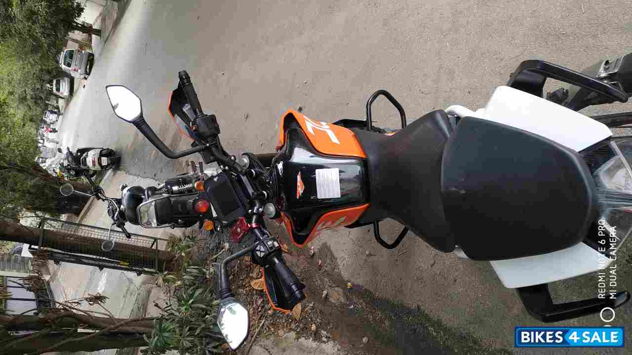 Orange KTM Duke 390 Orange KTM Duke 390