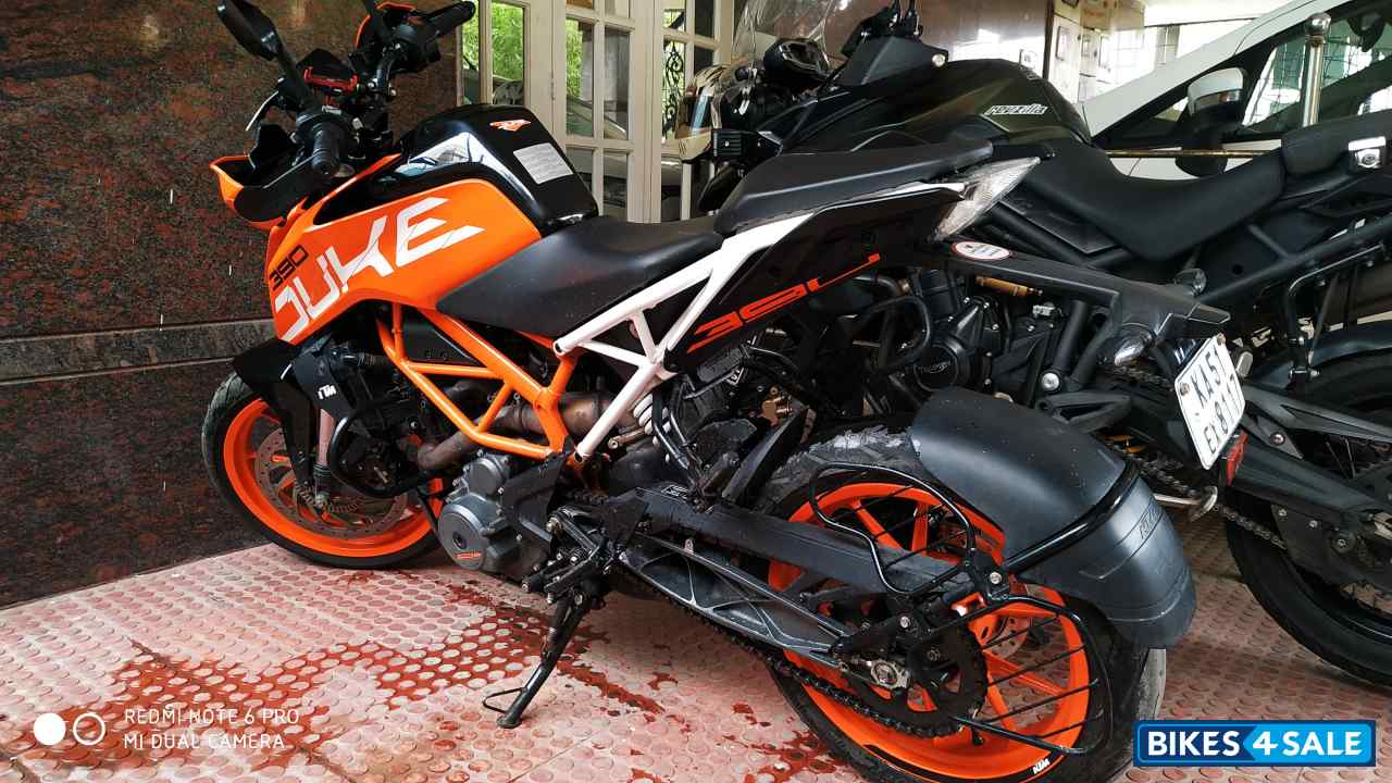 Orange KTM Duke 390 Orange KTM Duke 390