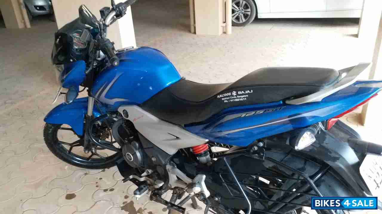 Blue Bajaj Discover 125 ST