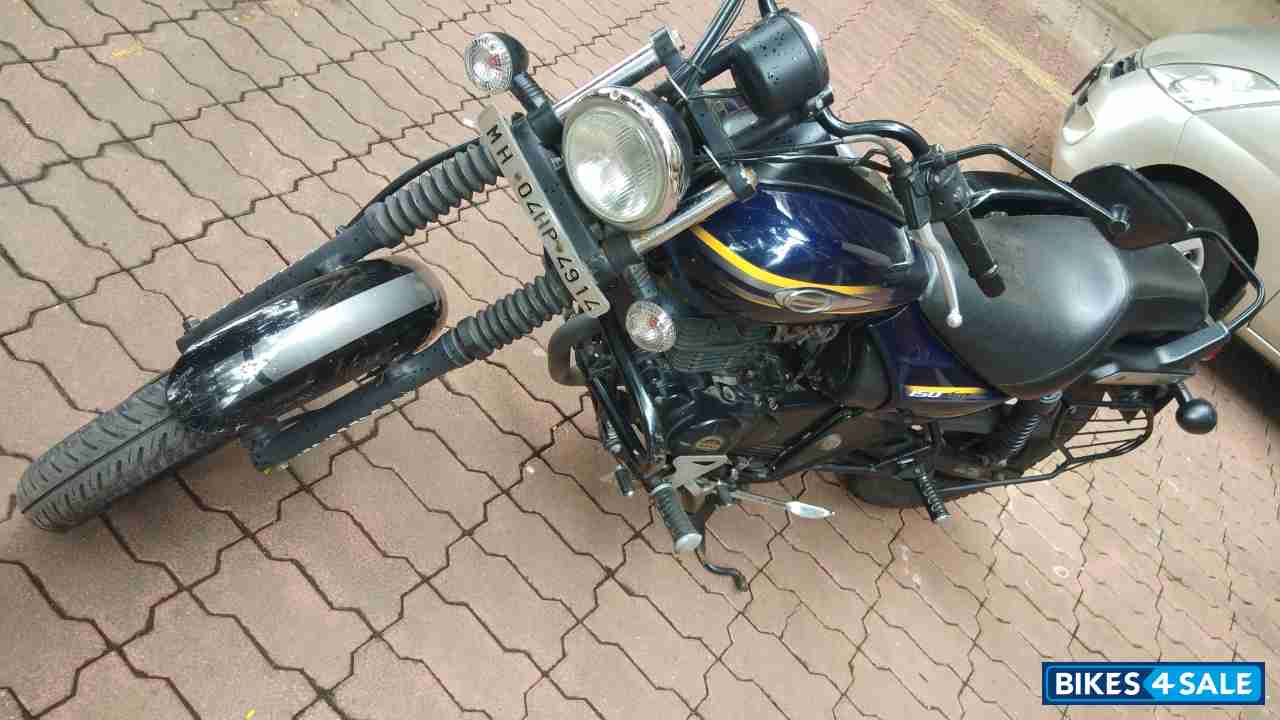 Blue Bajaj Avenger Street 150