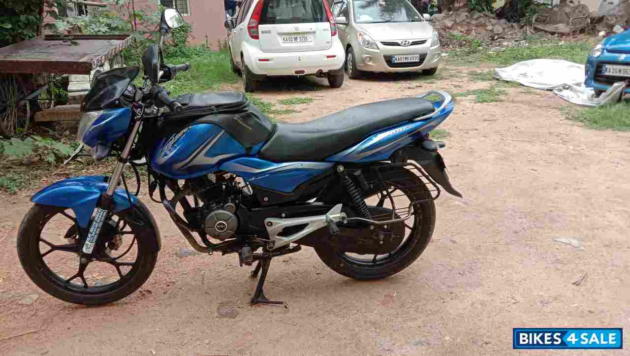 Blue Bajaj Discover 100M