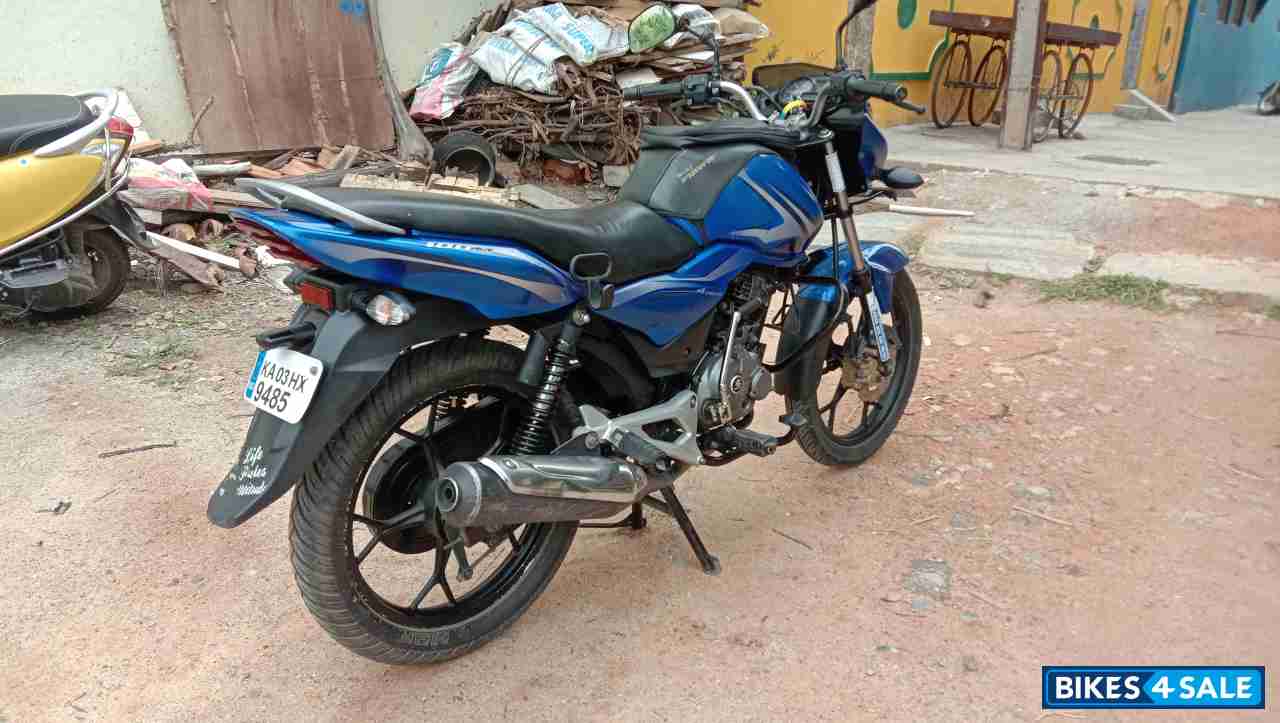 Blue Bajaj Discover 100M