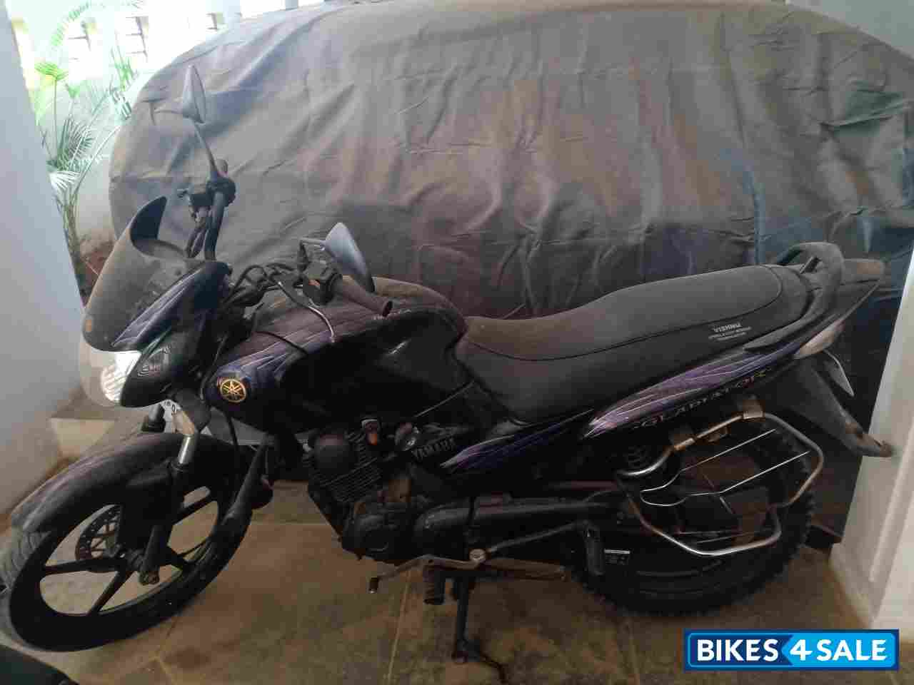 Black Yamaha Gladiator