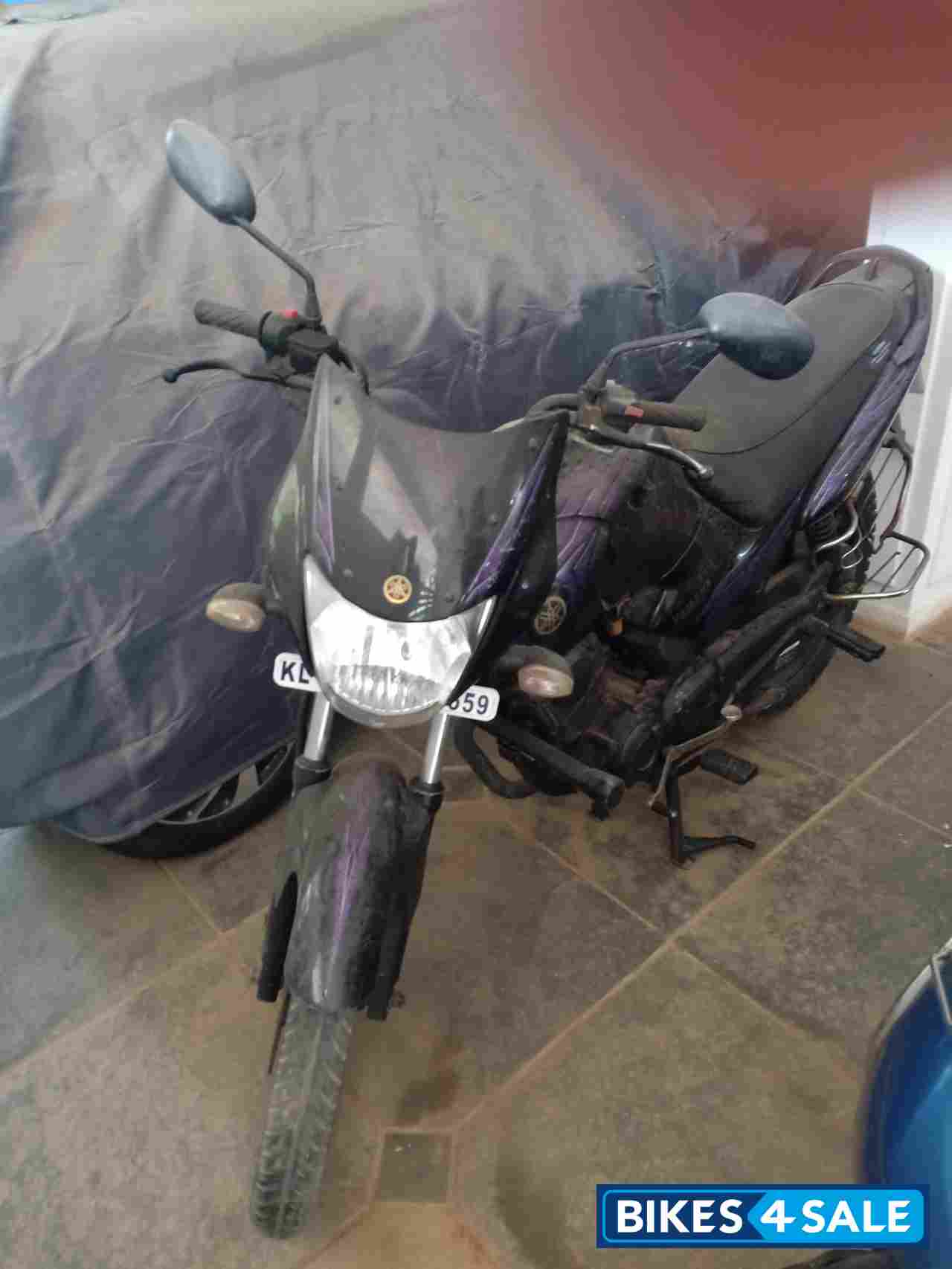 Black Yamaha Gladiator