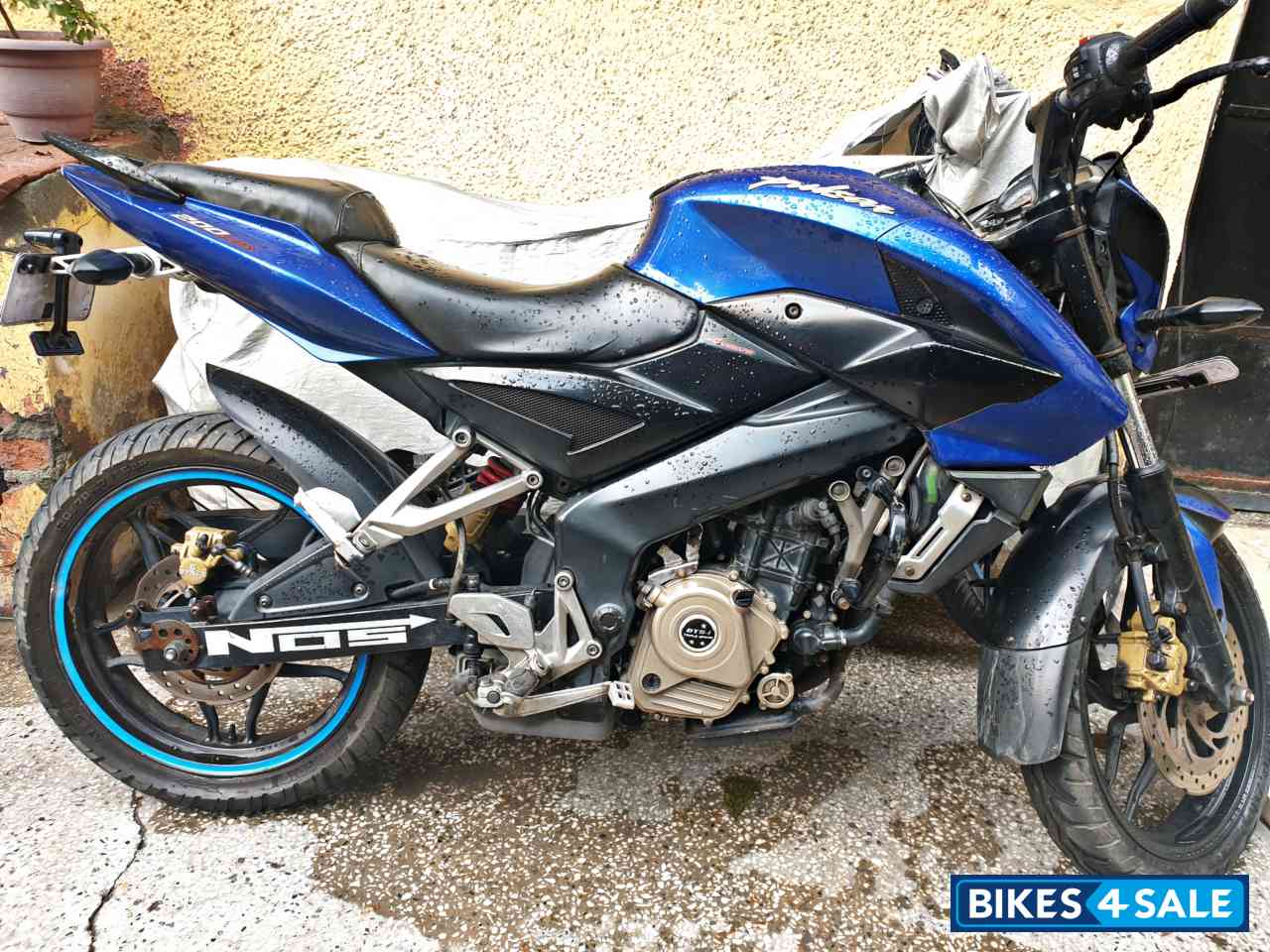 Blue Bajaj Pulsar 200 NS