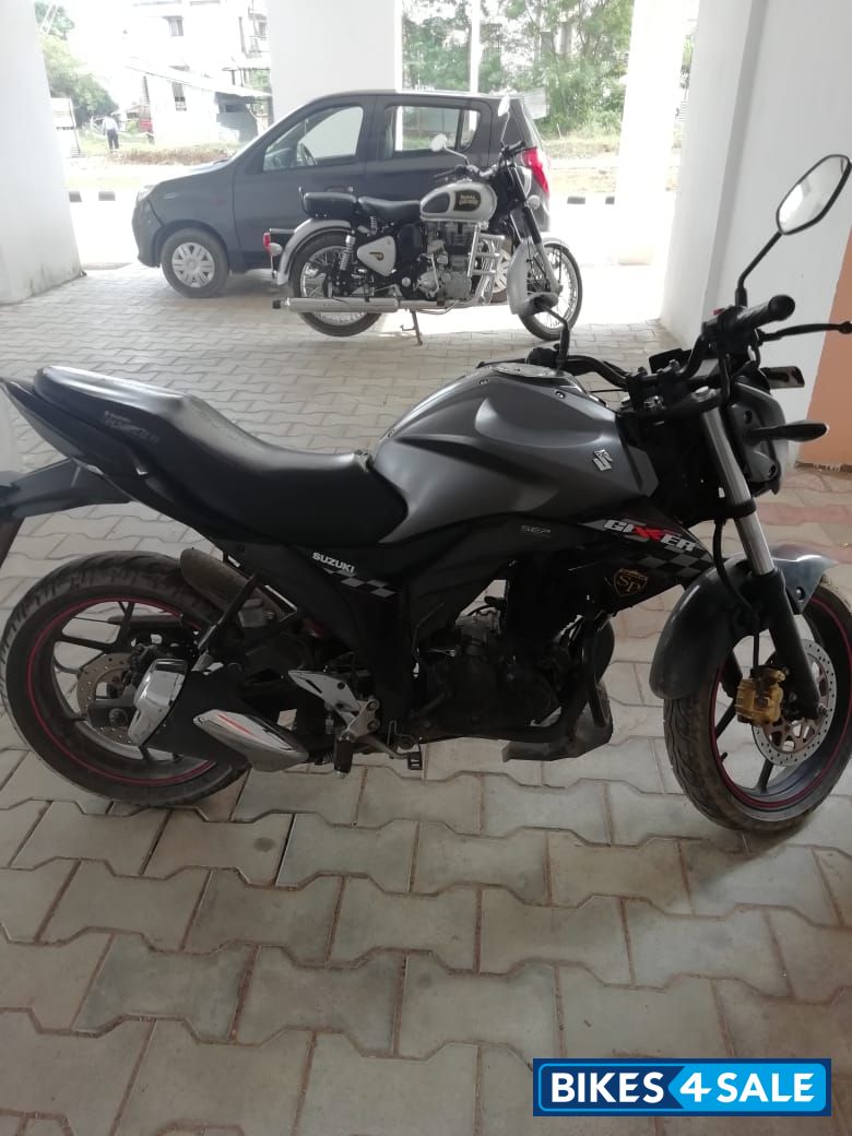 Black Suzuki Gixxer 150