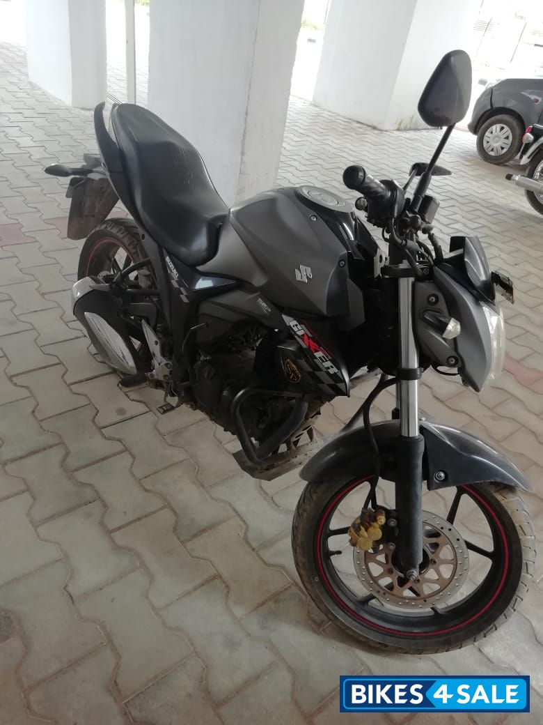 Black Suzuki Gixxer 150