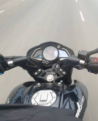 Black M Bajaj Pulsar 200 NS