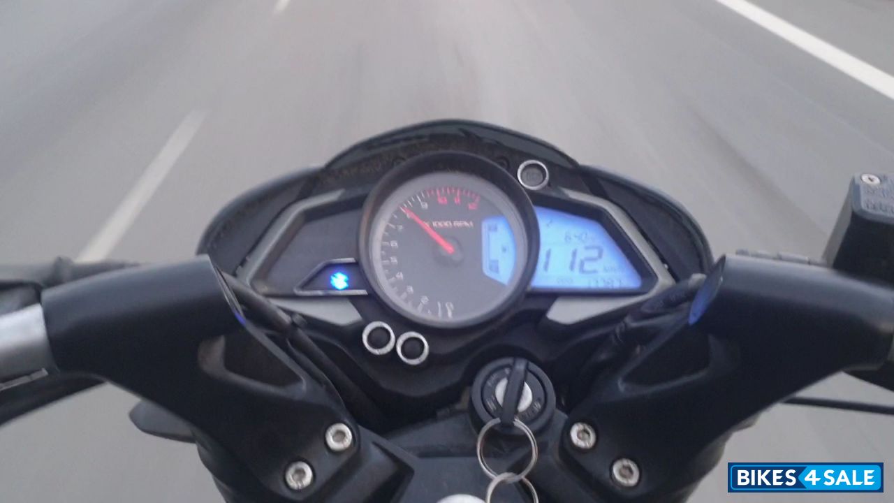 Black M Bajaj Pulsar 200 NS Black M Bajaj Pulsar 200 NS