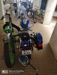 Blue Bajaj Avenger 220 DTS-i