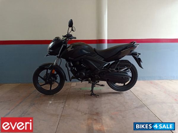 Black Honda CB Unicorn 160