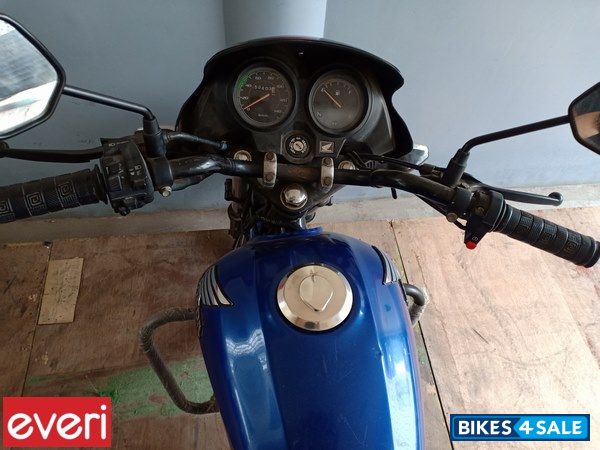 Blue And Black Honda Dream Yuga