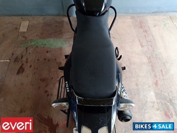 Black Bajaj Pulsar 150 Classic