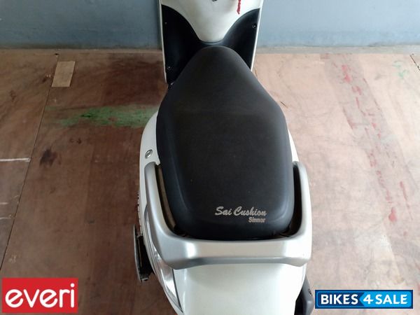 White Honda Aviator White Honda Aviator