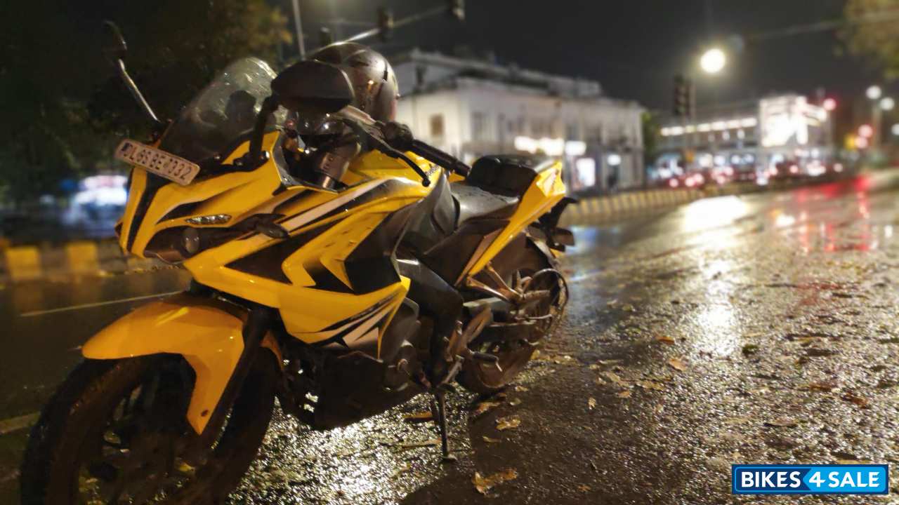 Yellow Bajaj Pulsar RS 200 ABS