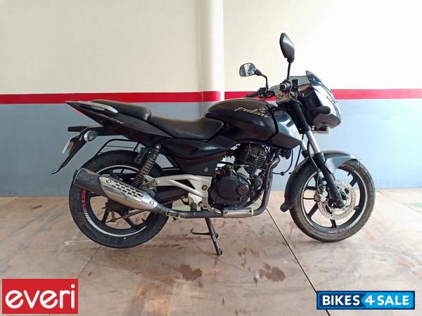 Black Bajaj Pulsar 150 Classic