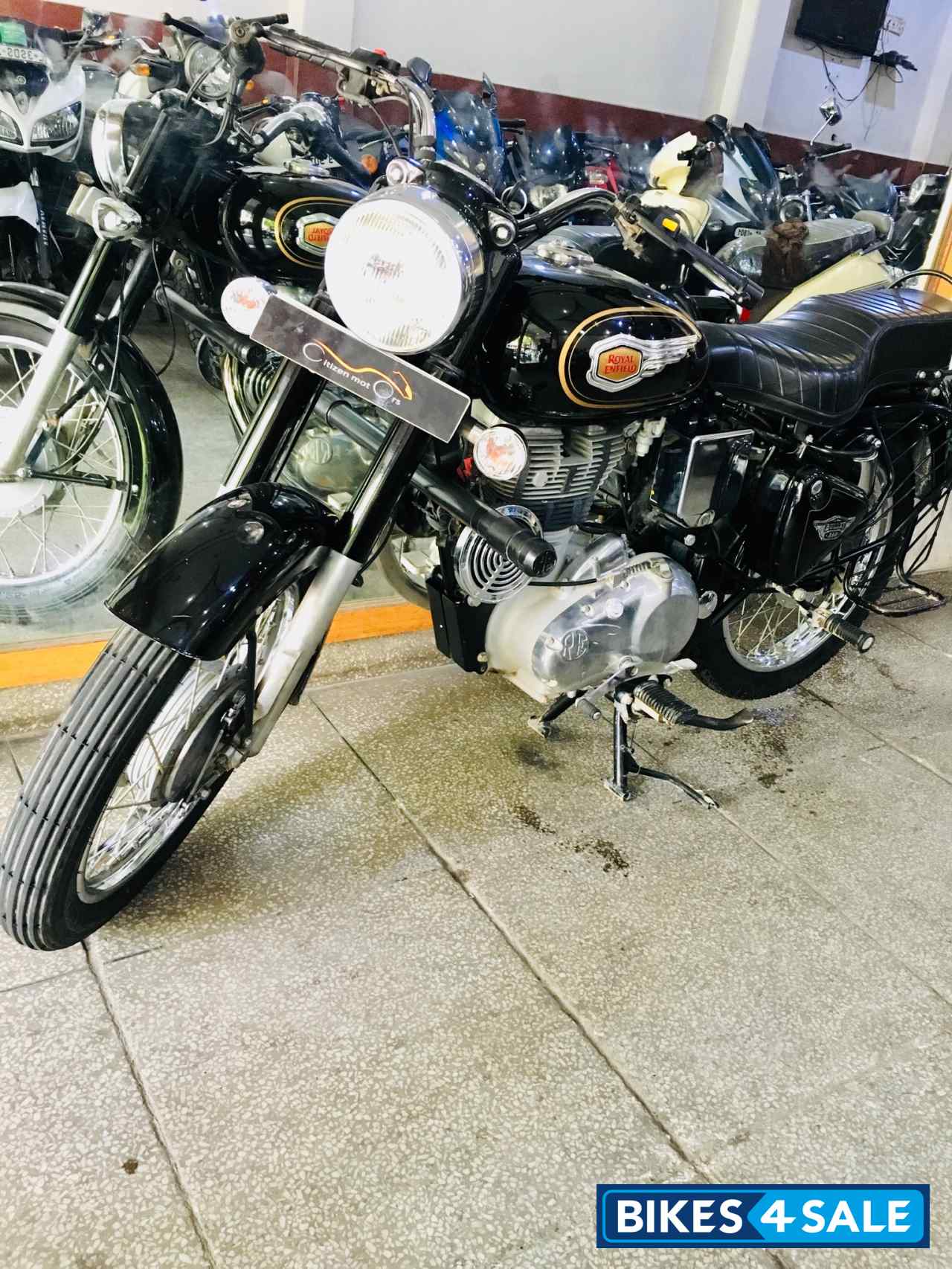 Black Royal Enfield Bullet Standard 350