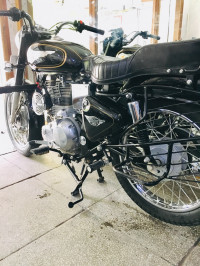 Black Royal Enfield Bullet Standard 350