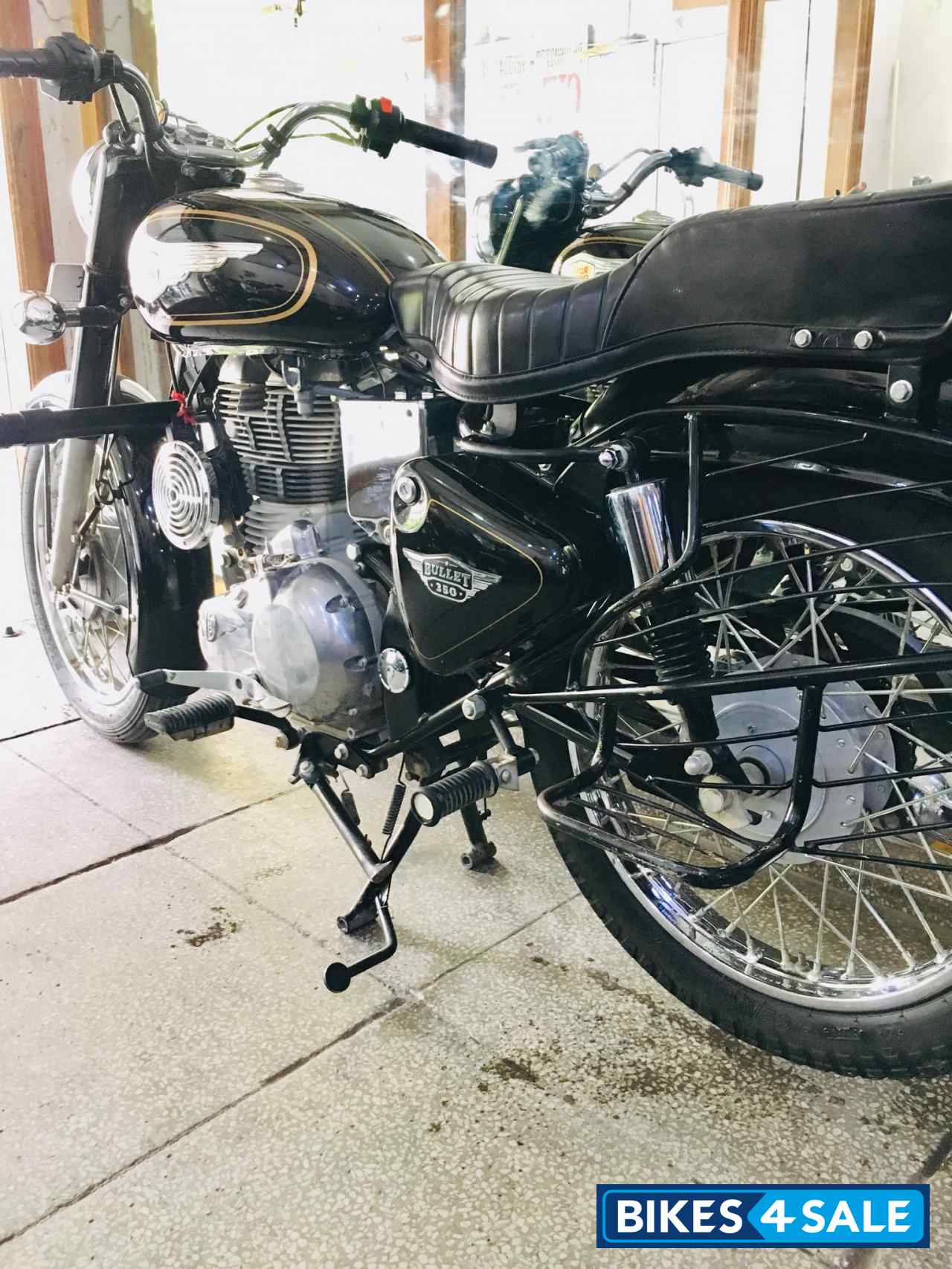 Black Royal Enfield Bullet Standard 350