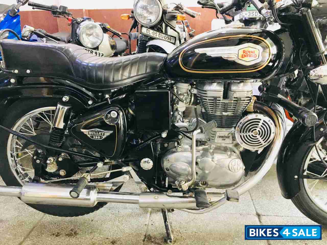 Black Royal Enfield Bullet Standard 350