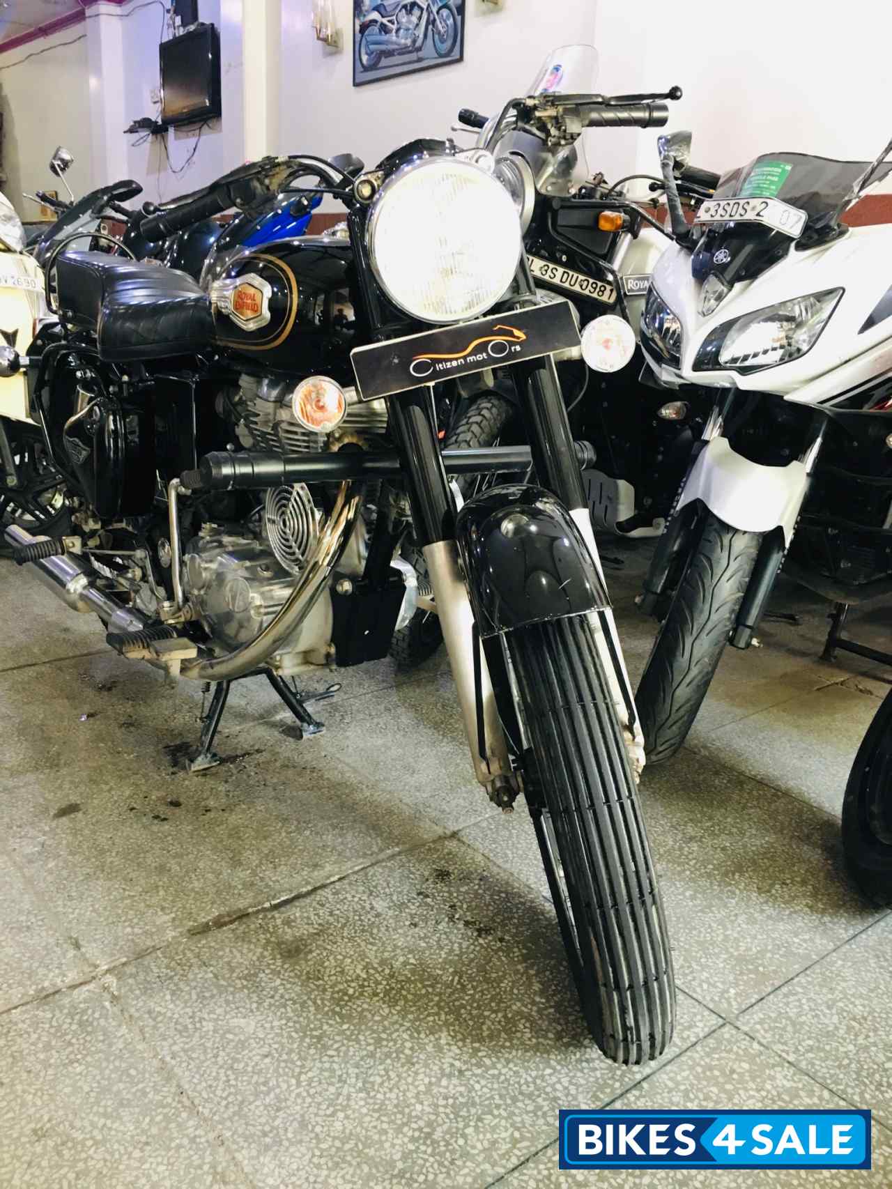 Black Royal Enfield Bullet Standard 350