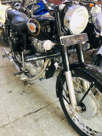 Black Royal Enfield Bullet Standard 350