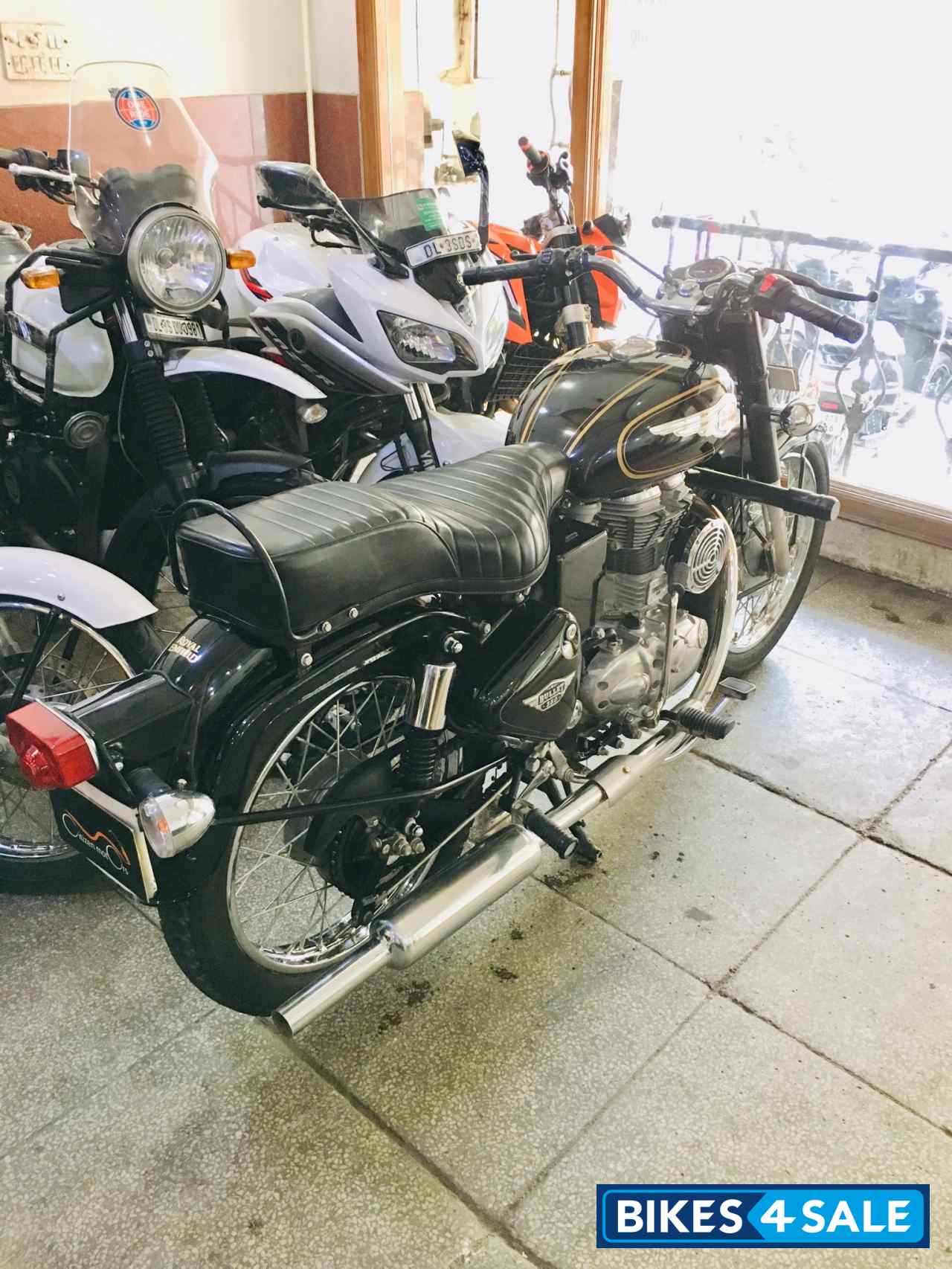Black Royal Enfield Bullet Standard 350