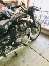 Black Royal Enfield Bullet Standard 350