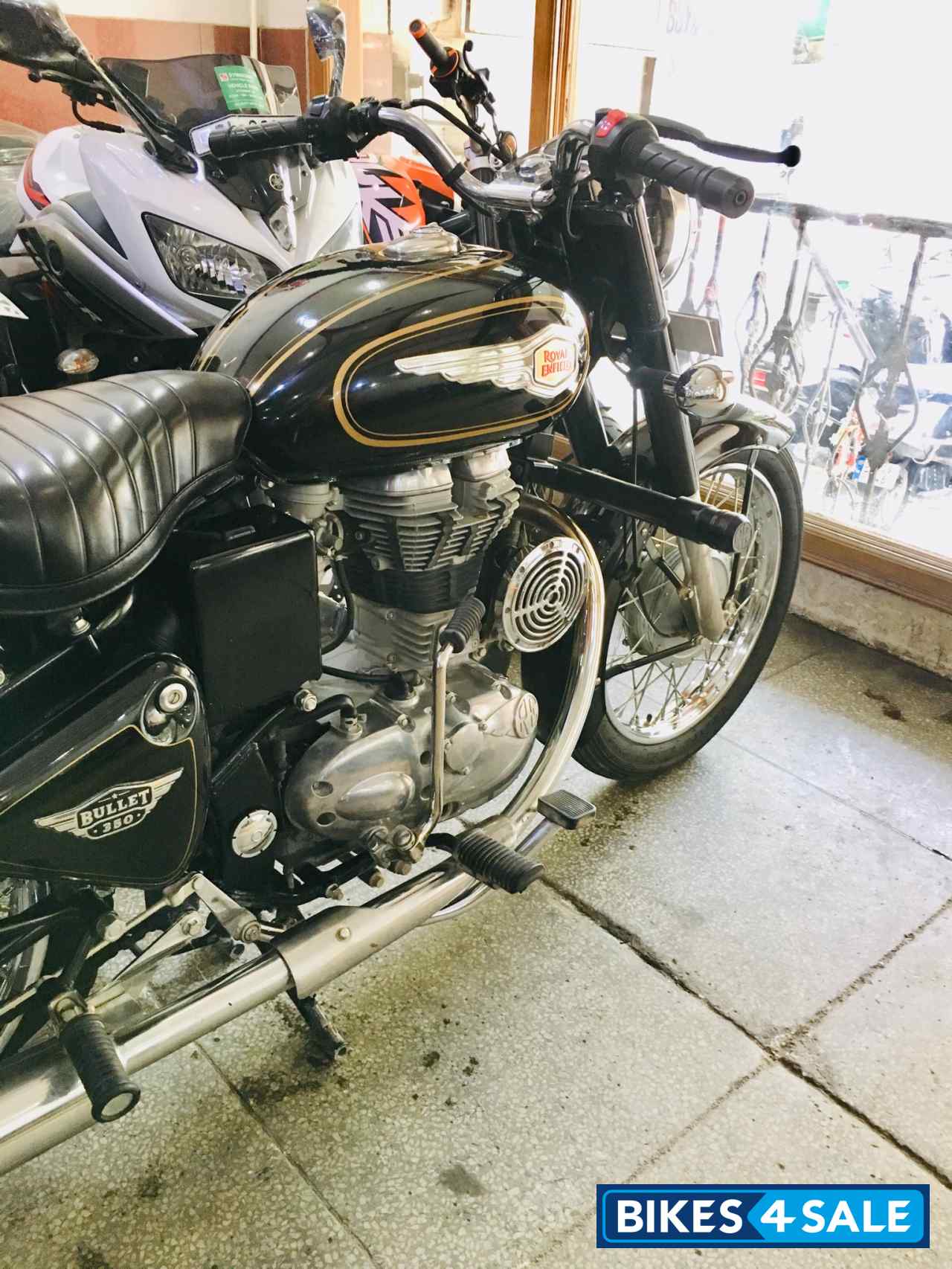 Black Royal Enfield Bullet Standard 350