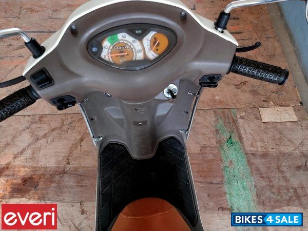 White Suzuki Access 125 Special Edition