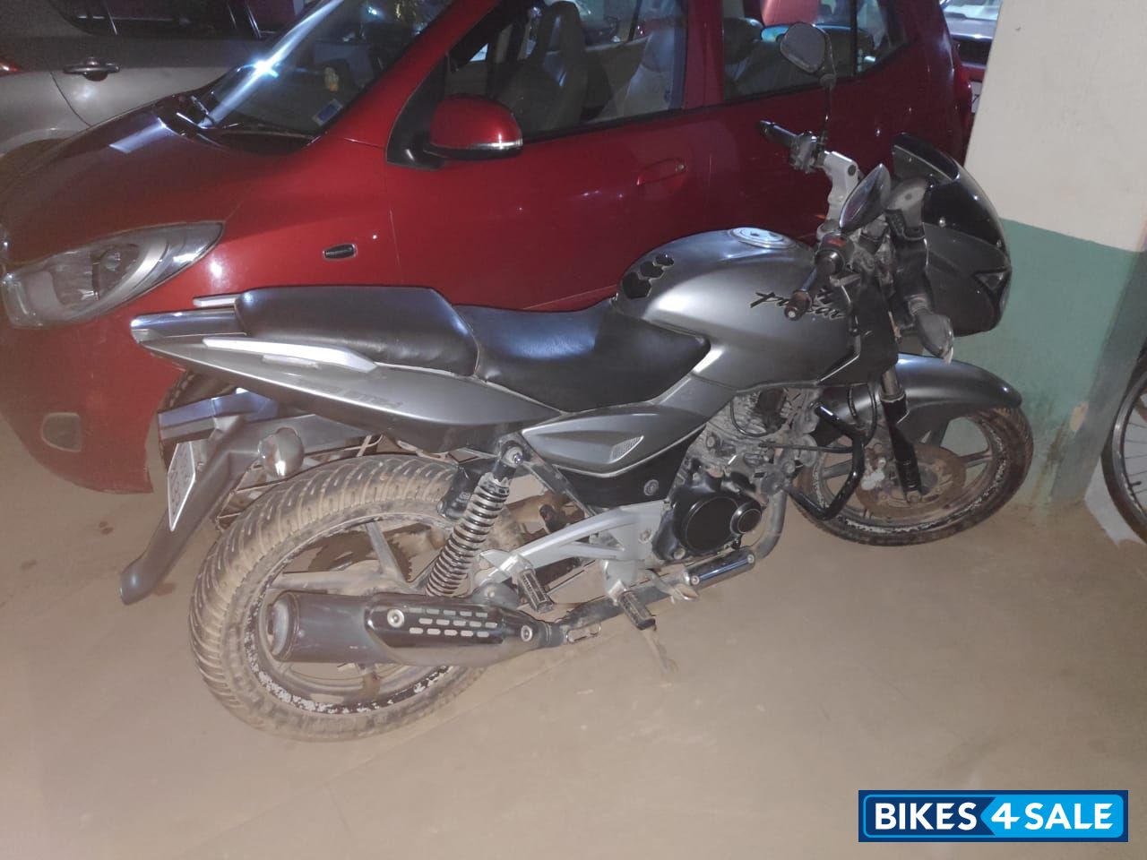 Silver Grey Bajaj Pulsar 180 DTSi Silver Grey Bajaj Pulsar 180 DTSi