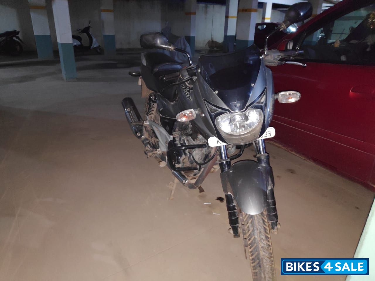 Silver Grey Bajaj Pulsar 180 DTSi Silver Grey Bajaj Pulsar 180 DTSi