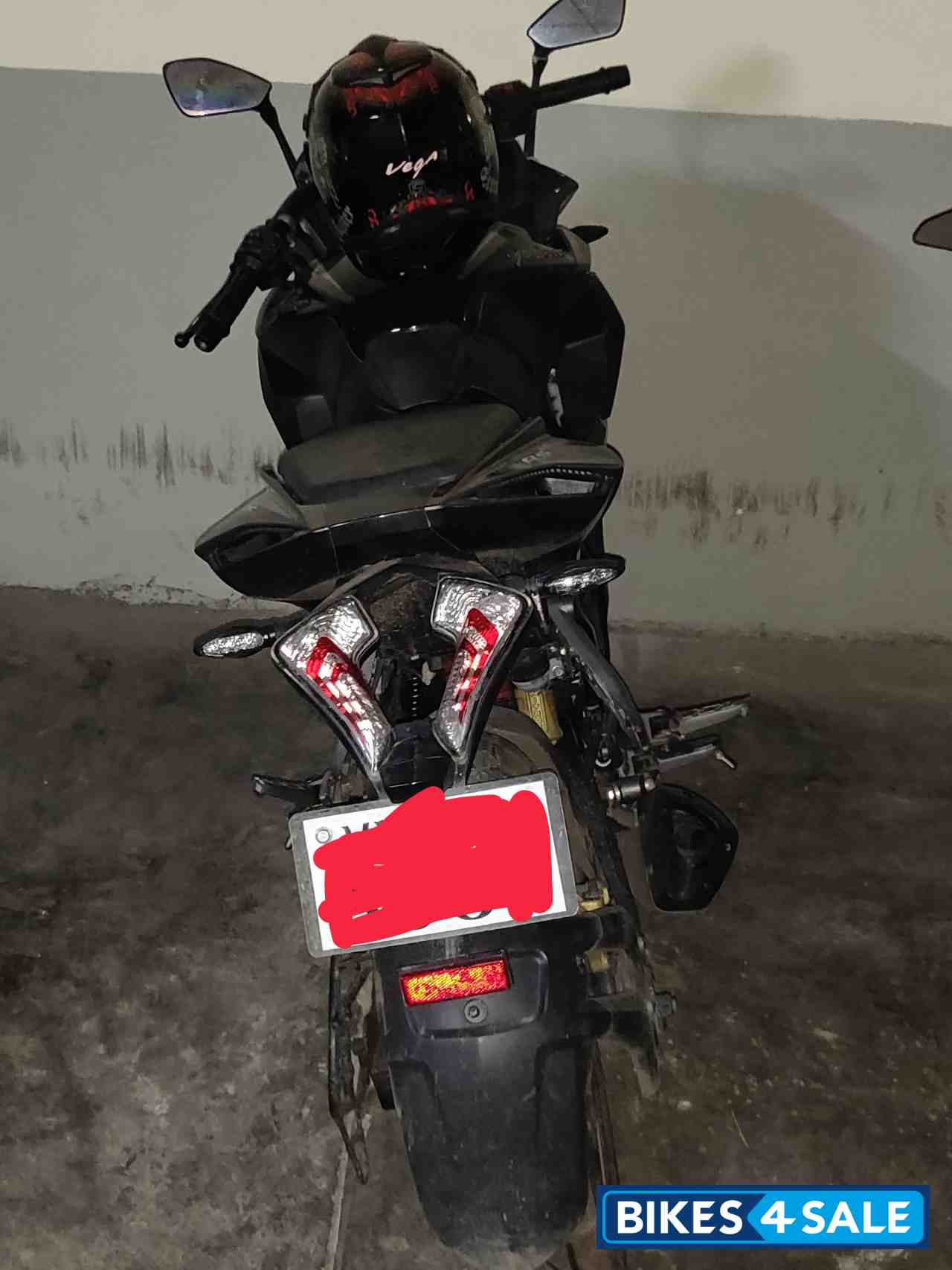 Black Bajaj Pulsar RS 200